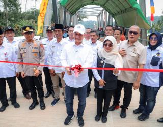 Baca juga : Wagub Banten A Dimyati Resmikan Jembatan Desa Tegal Kabupaten Pandeglang