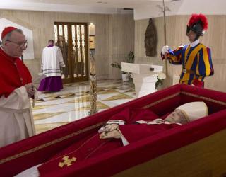 Prabowo Utus Jokowi Hadiri Pemakaman Paus Fransiskus di Roma