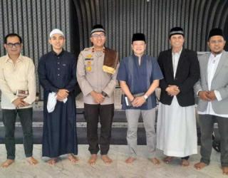 Polsek Ciputat Timur Gelar Salat Jumat Keliling, Kolaborasi Ulama dan Umaro Demi Lingkungan yang Damai