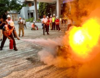 Pelindo TPK Kupang Uji Tanggap Darurat Lewat Simulasi Kebakaran