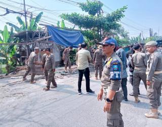 thumbnail Isu “Pelicin” Mencuat, Satpol PP Serang Buka Suara Soal Bangunan Liar yang Tak Dibongkar