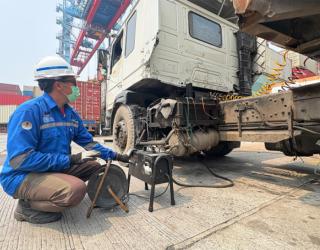 thumbnail Tekan Polusi Pelabuhan, IPC TPK Uji Emisi Ratusan Truk Peti Kemas