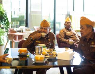 Secangkir Wedang Jawi Jadi Simbol Kehangatan EXCOTEL dan Veteran