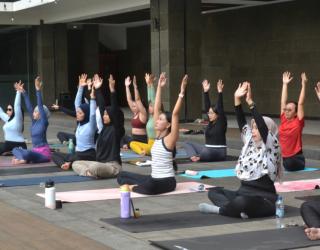 thumbnail Yoga di Area Hotel, Aktivitas Sederhana untuk Menjaga Kesehatan Tubuh dan Pikiran