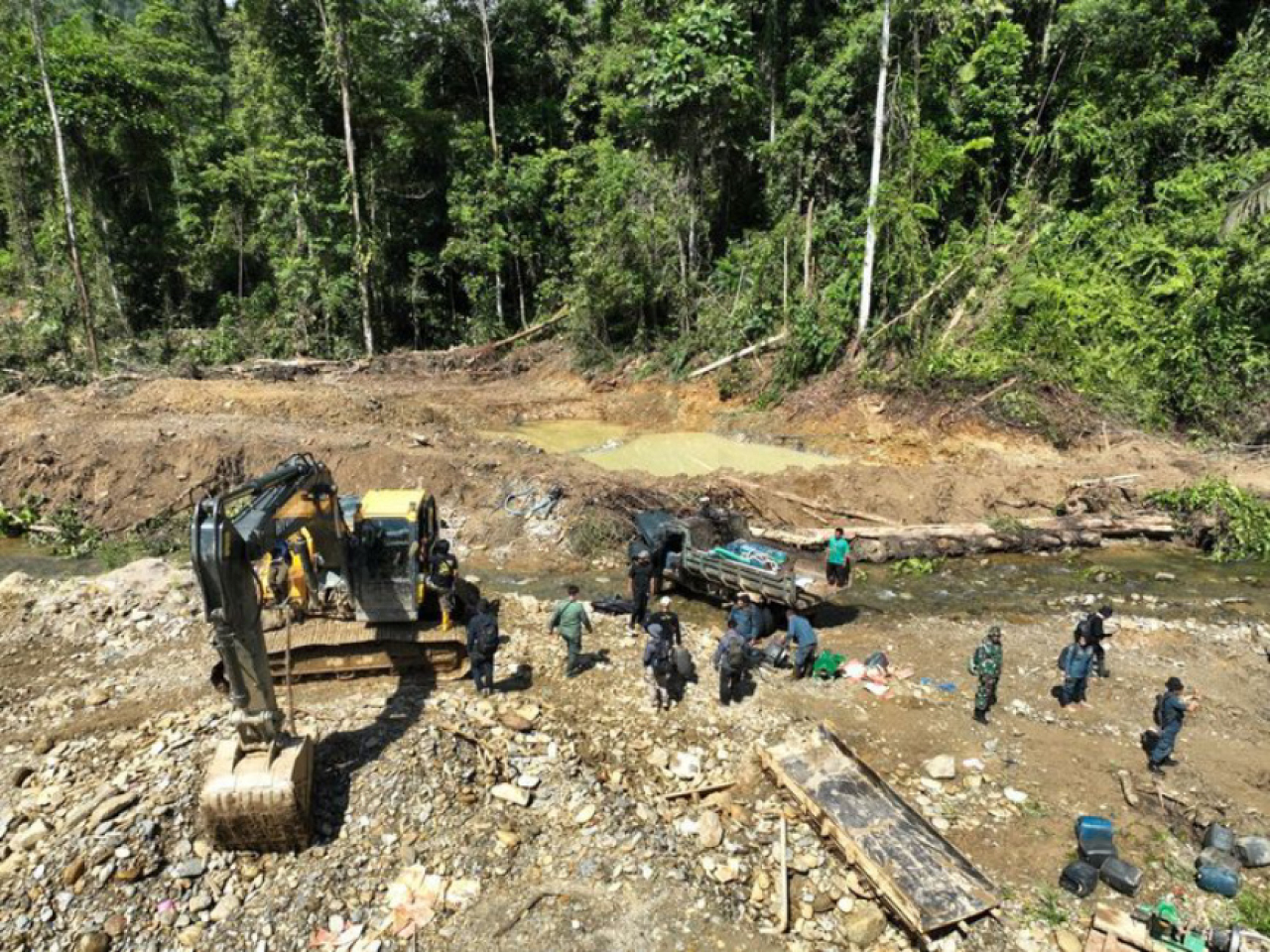 Aktifitas tambang emas ilegal. Foto dok Kehutanan