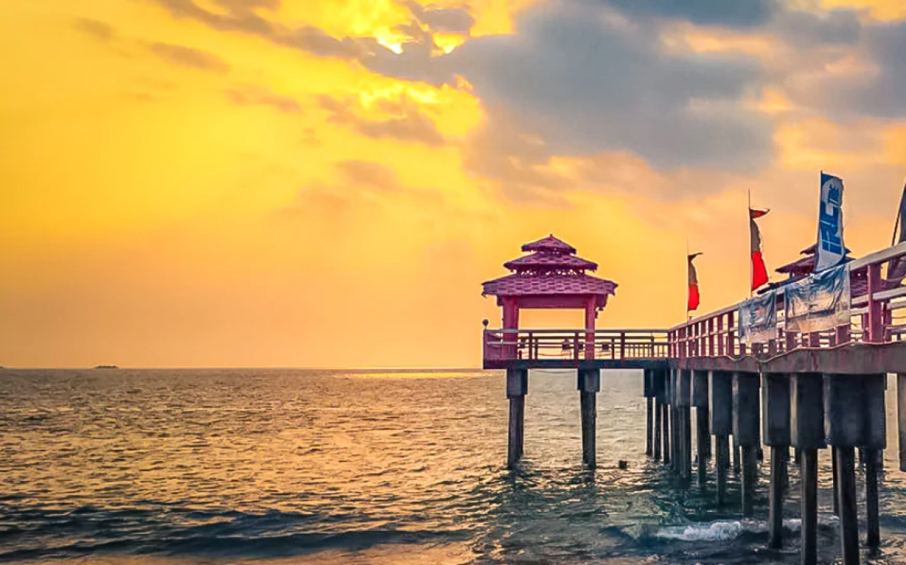 Gubernur Banten Andra Soni Tinjau Pantai Anyer Saat Libur Lebaran, Pastikan Keamanan Wisatawan
