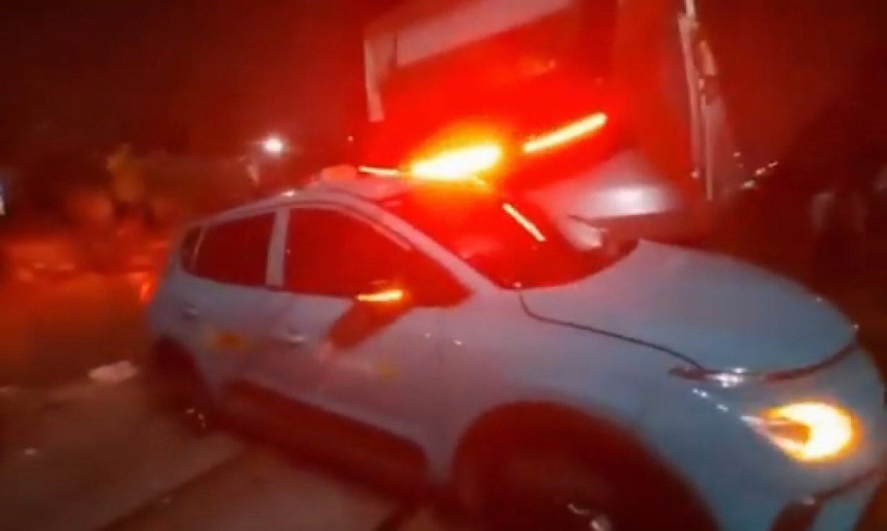 Berdasarkan keterangan saksi, rangkaian kejadian bermula ketika sebuah taksi listrik mogok di perlintasan liar Jalan Ampera. Foto ist