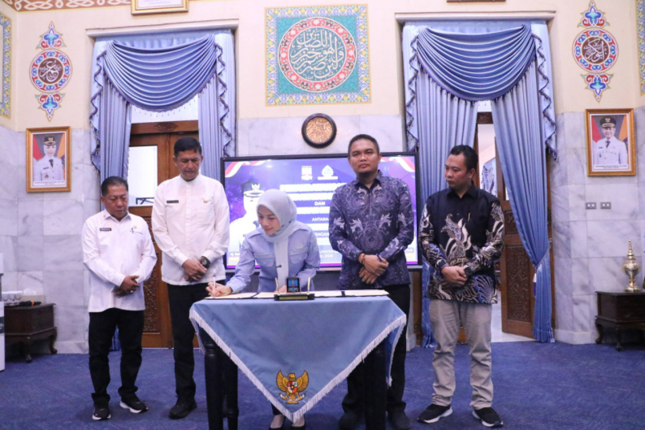 Bupati Serang Ratu Zakiyah menegaskan, pemindahan RKUD merupakan bentuk komitmen mendukung bank milik daerah. Foto ist