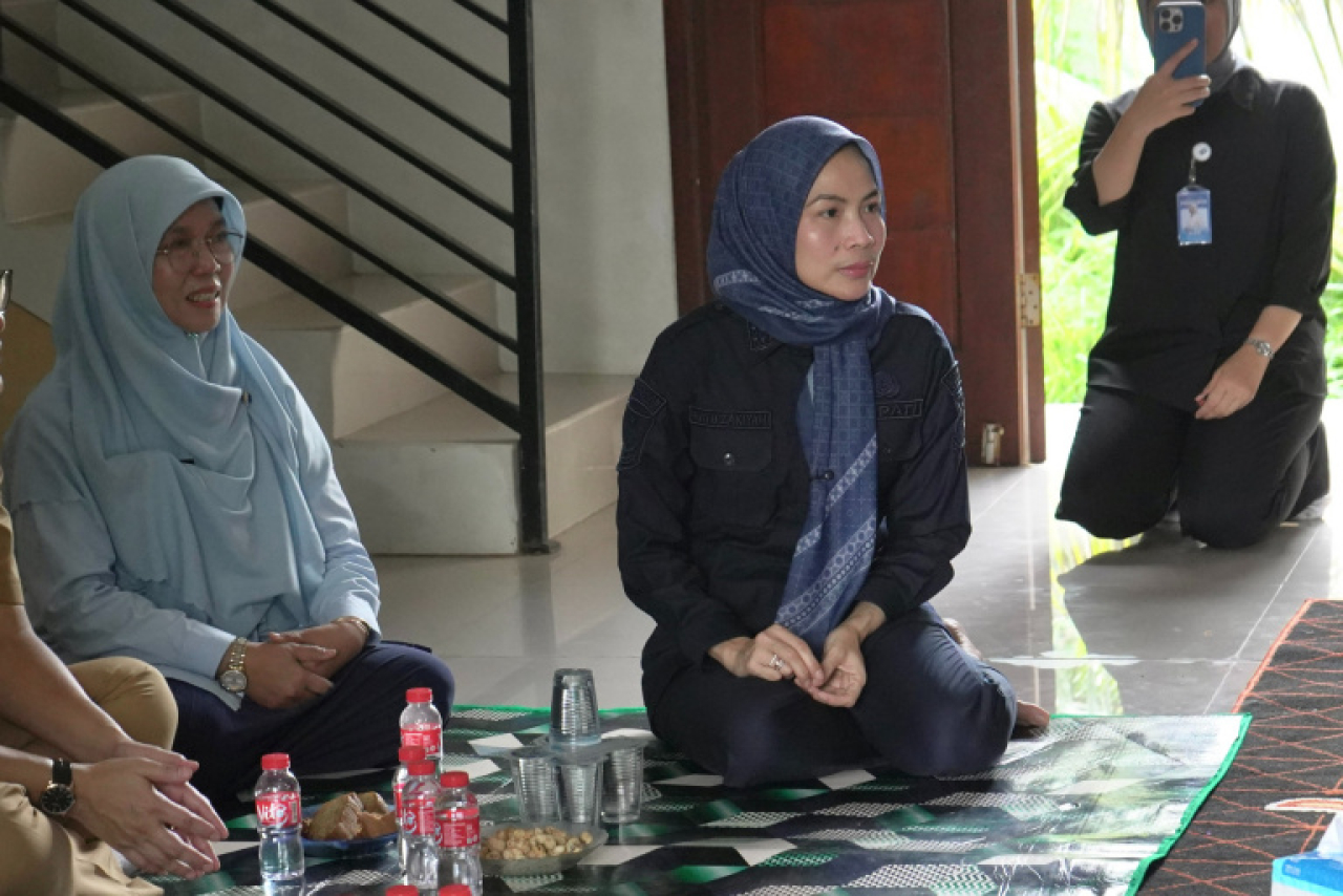 Bupati Serang Ratu Rachmatuzakiyah (kanan). Foto ist