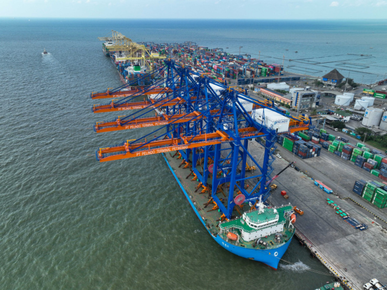 PT Pelindo Terminal Petikemas menegaskan peran strategis sektor logistik dalam menopang ekonomi nasional.