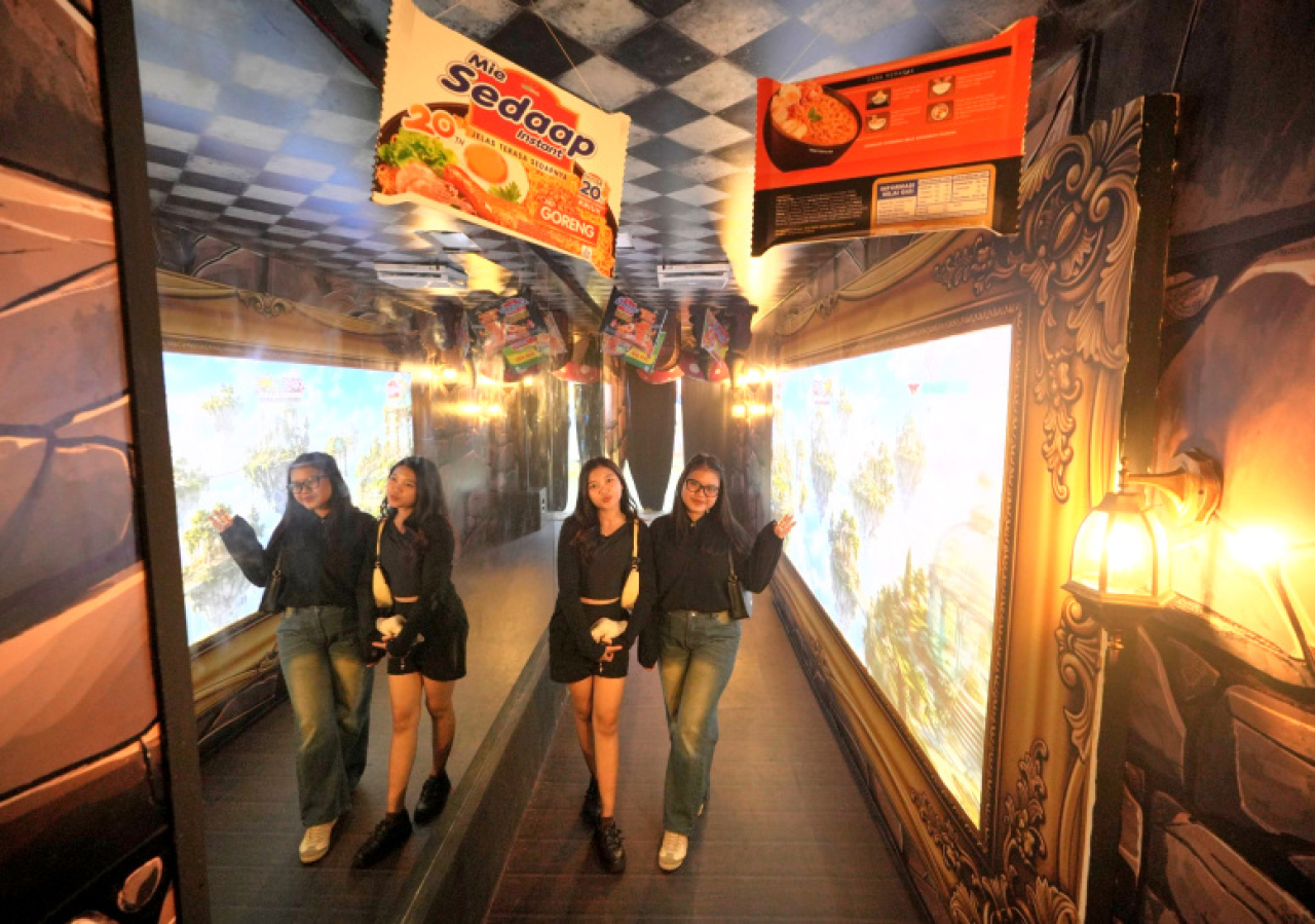 Mie Sedaap mencoba berdiri bukan hanya sebagai produk yang dikonsumsi, tetapi sebagai bagian dari ekosistem pengalaman yang hidup di keseharian generasi muda.