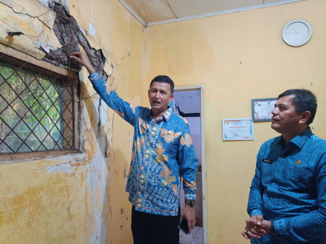 Sekretaris Daerah Kabupaten Serang, Zaldi Dhuhana, menegaskan relokasi menjadi prioritas utama demi keamanan pegawai.