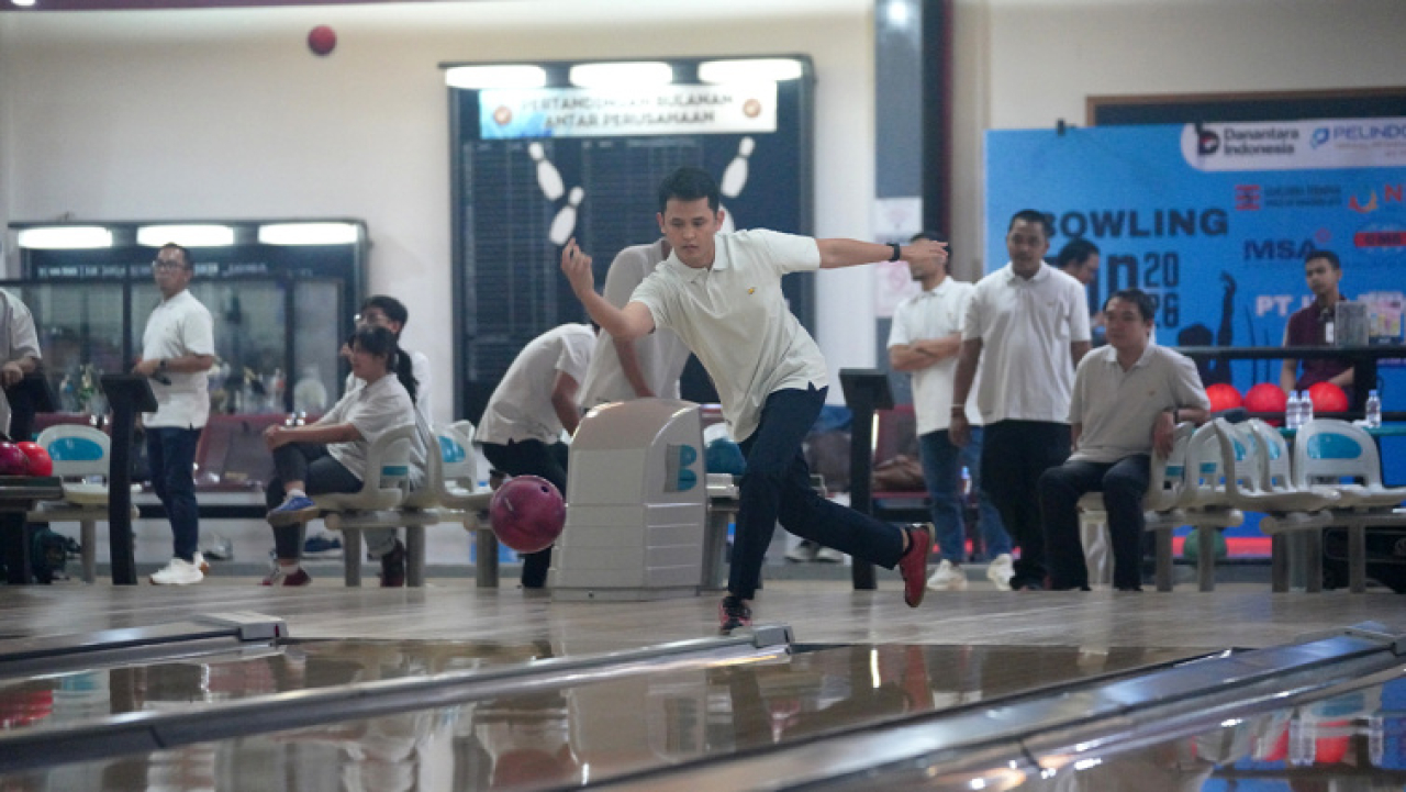 Cara Unik IPC TPK Bangun Koordinasi Mitra Lewat Bowling Fun Games