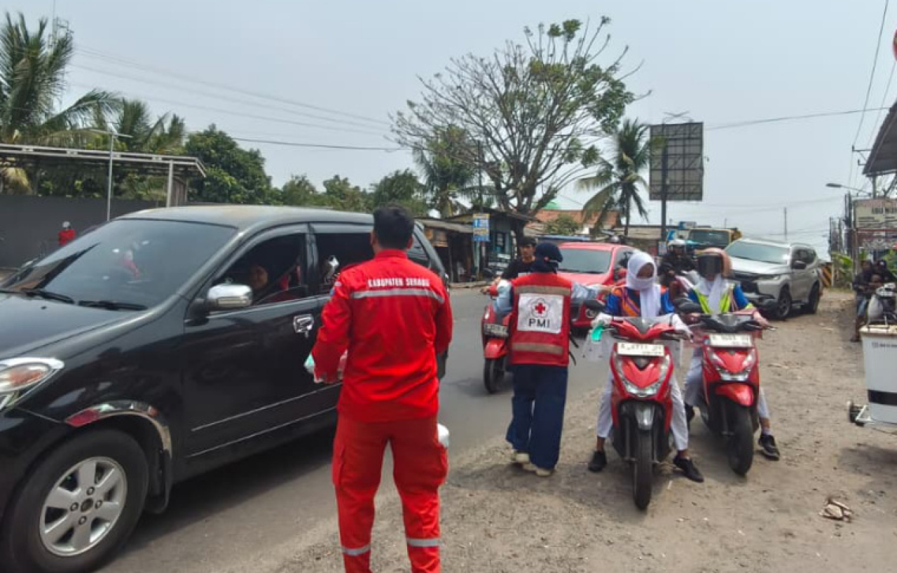 Setiap desa menerima 25 bok masker dengan isi 50 masker per bok. Dengan demikian, distribusi tersebut mencapai 32.500 masker untuk warga di 26 desa.