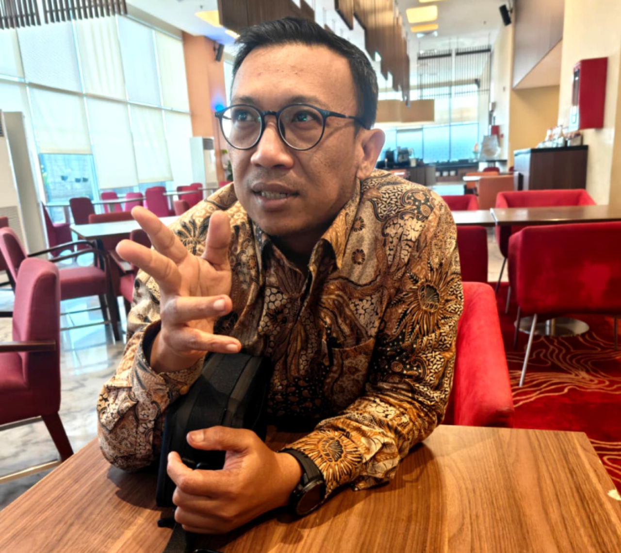 Kuasa hukum pemegang saham minoritas, R. Primaditya Wirasandi, menilai penyelenggaraan RUPS tersebut perlu dipersoalkan